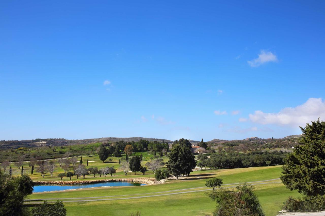 Minthis Resort Tsadha Exterior photo Golf course in Cyprus